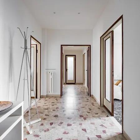 San Jacopino Roomy Flat With Balconies Florence